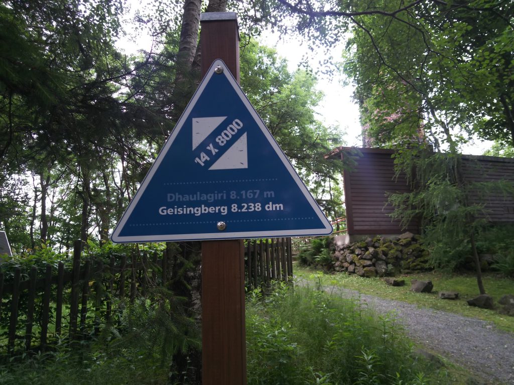 14x8000 Schild auf dem Geisingberg