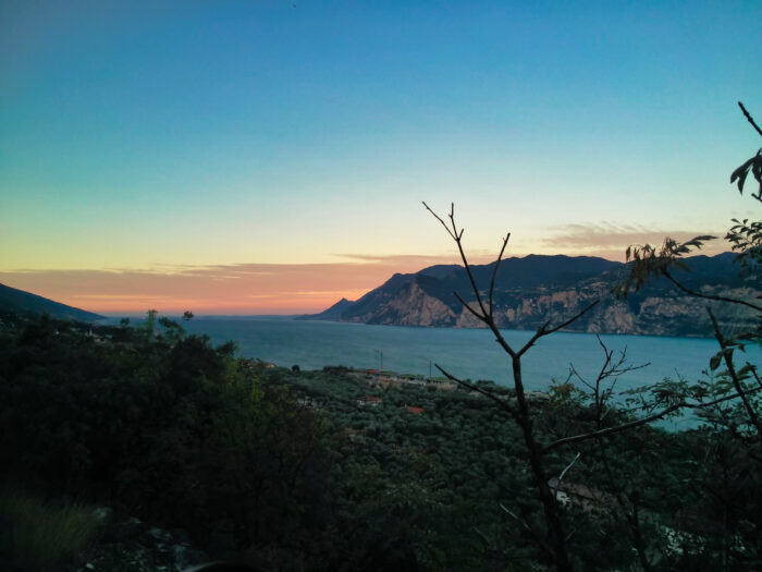 Blick auf den Gardasee vom Westhang des Monte Baldo aus