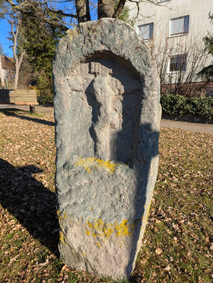 Gedenksteine in Mittelhembach: Steinkreuz und Bildstock